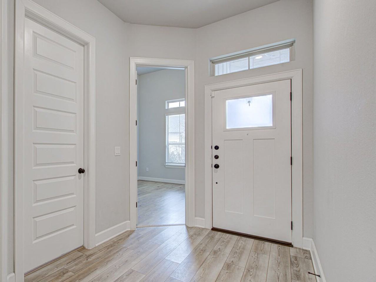 2903 Sebring Cir - Photo 3 of 31