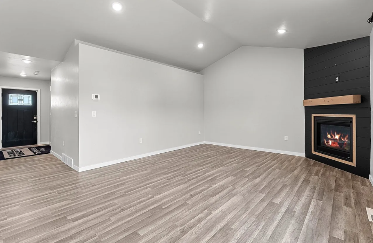 843 Red Hawk Dr - Photo 4 of 32