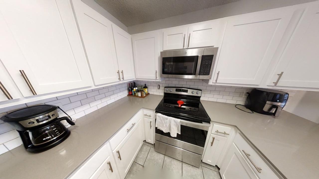 1610 Waterston Ave #13 - Photo 2 of 13