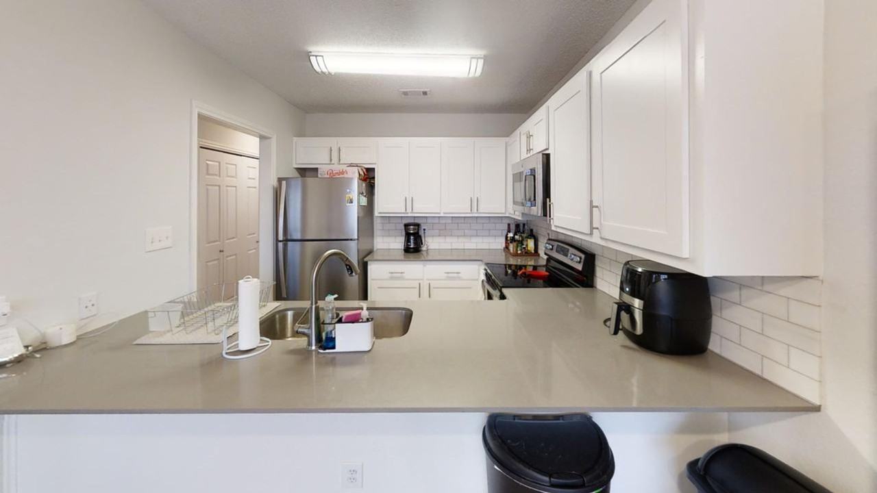 1610 Waterston Ave #13 - Photo 4 of 13