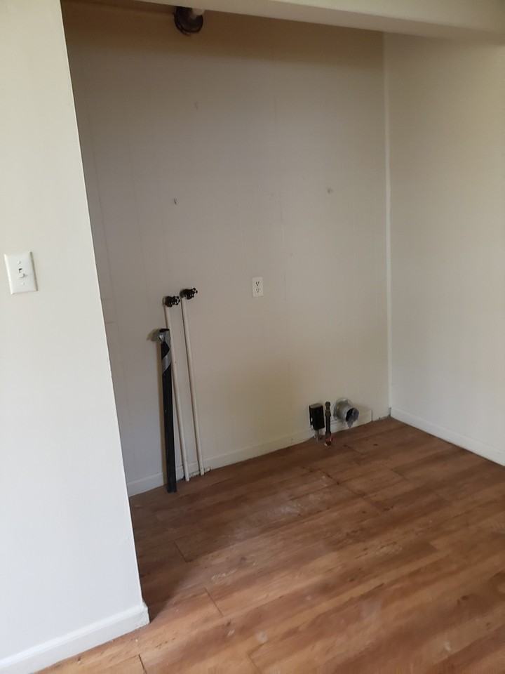 414 E Virginia St - Photo 2 of 10