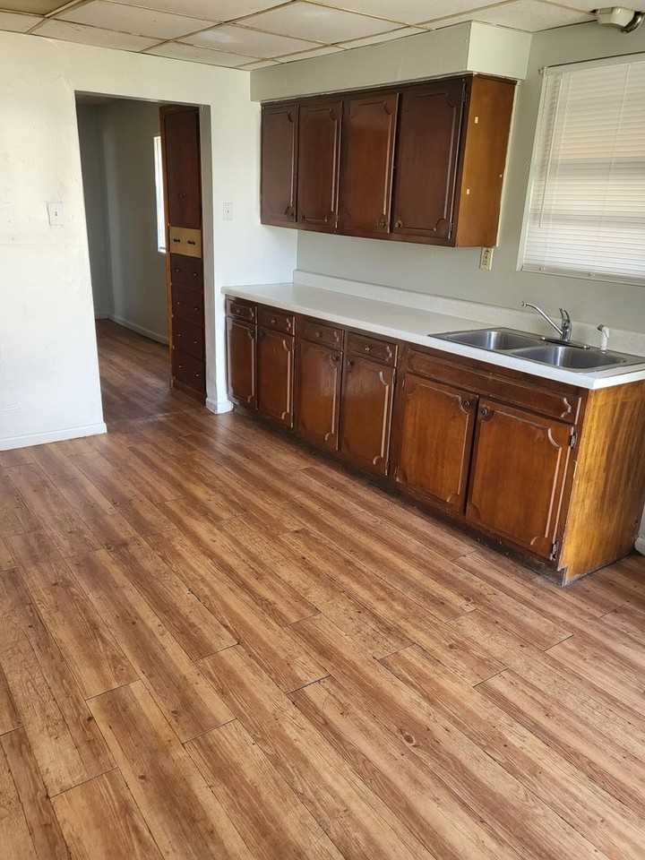 414 E Virginia St - Photo 5 of 10