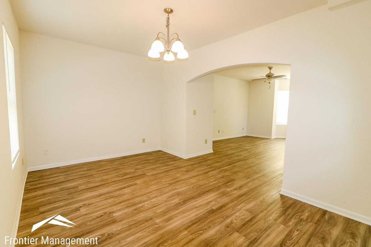 622 Missouri Ave - Photo 3 of 17