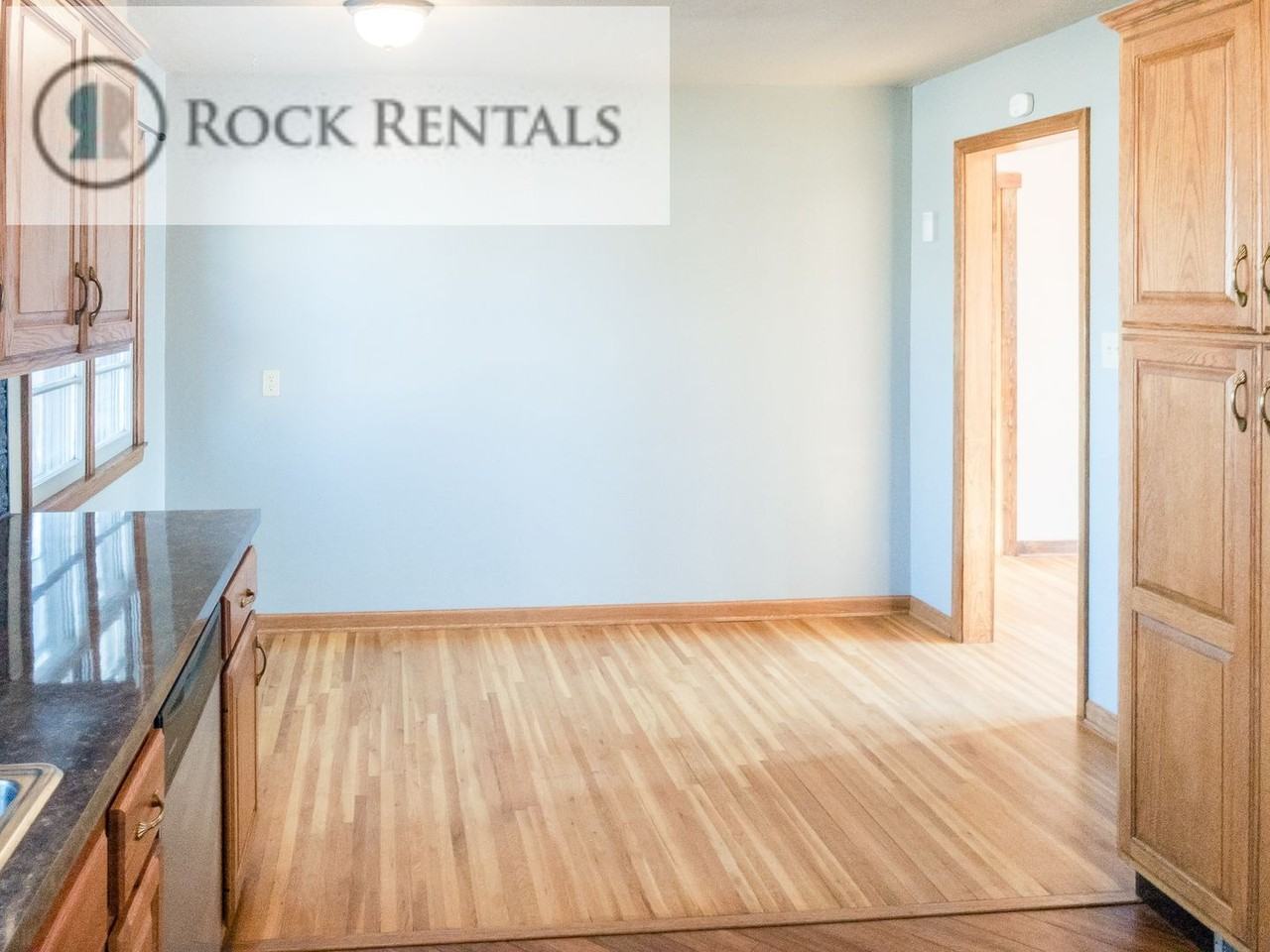 2206 Tyler St - Photo 3 of 14