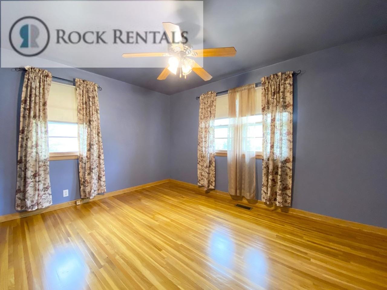 2206 Tyler St - Photo 5 of 14