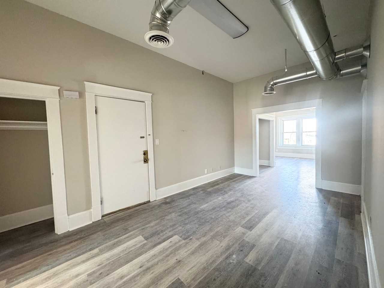 212 Martin Luther King Jr Dr - Photo 4 of 9