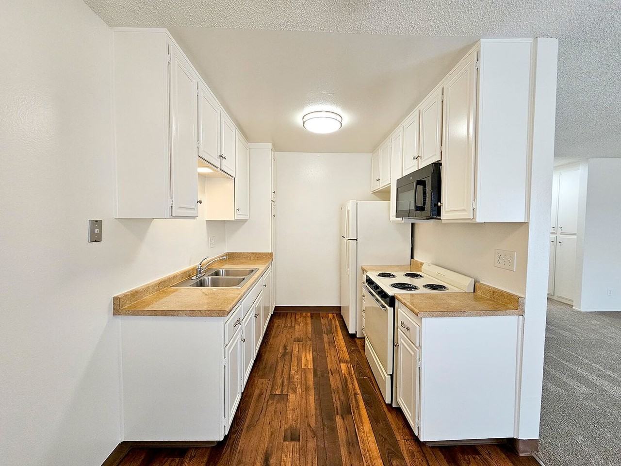 Arizona Towers Apartments - Photo 4 of 18