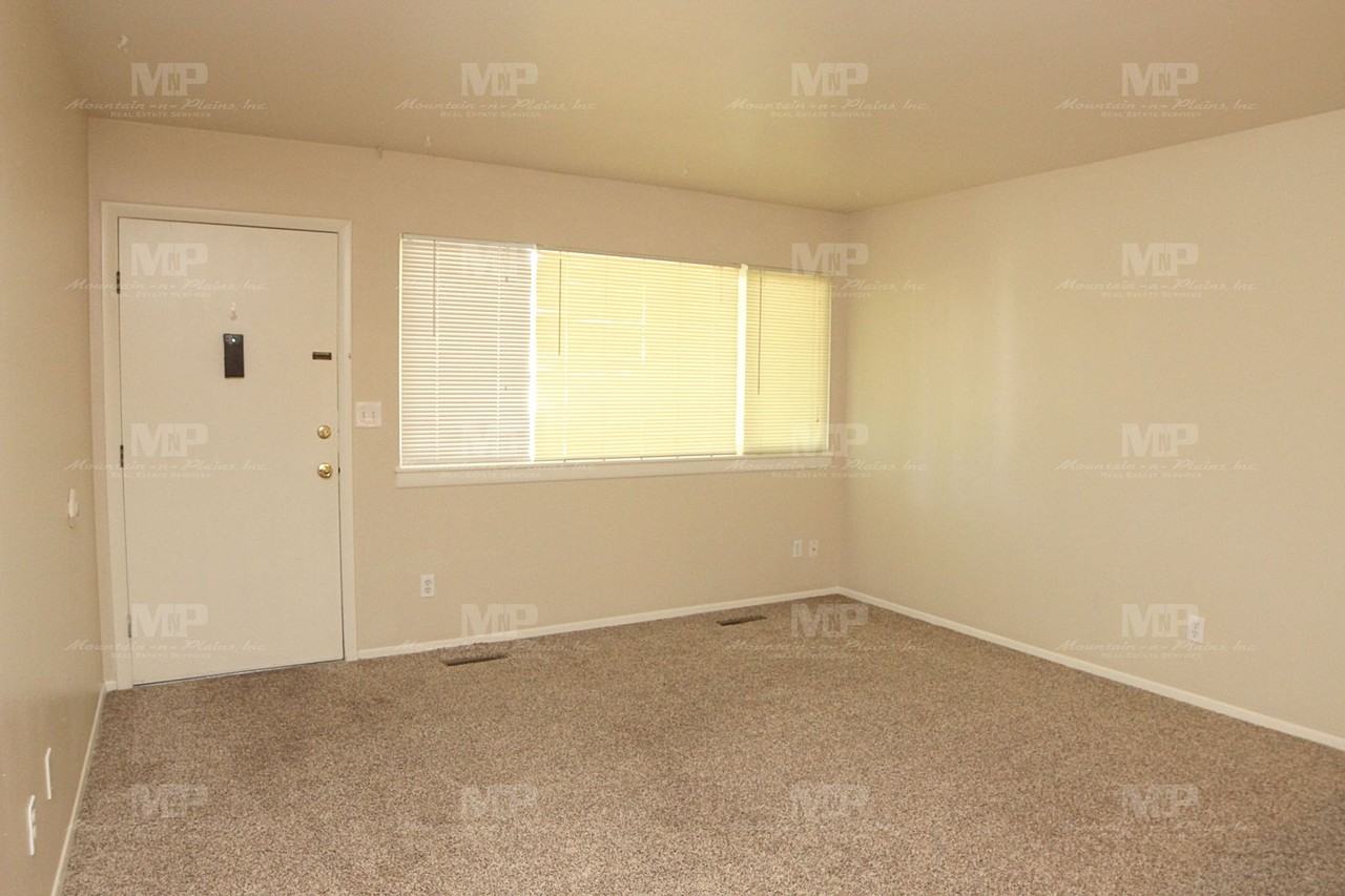 1618 Edora Rd - Photo 3 of 10