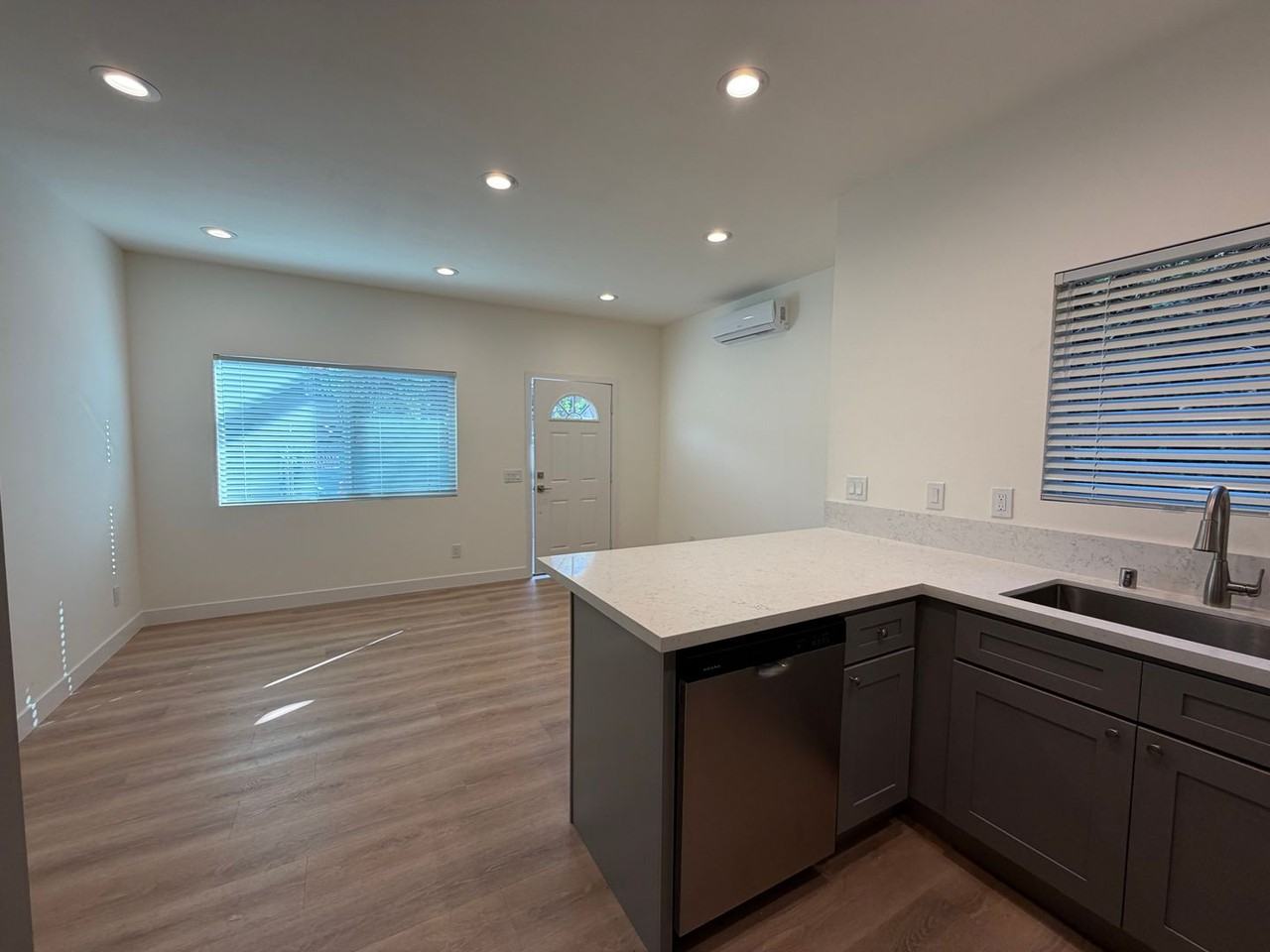 350 Pasadena Avenue - Photo 3 of 46