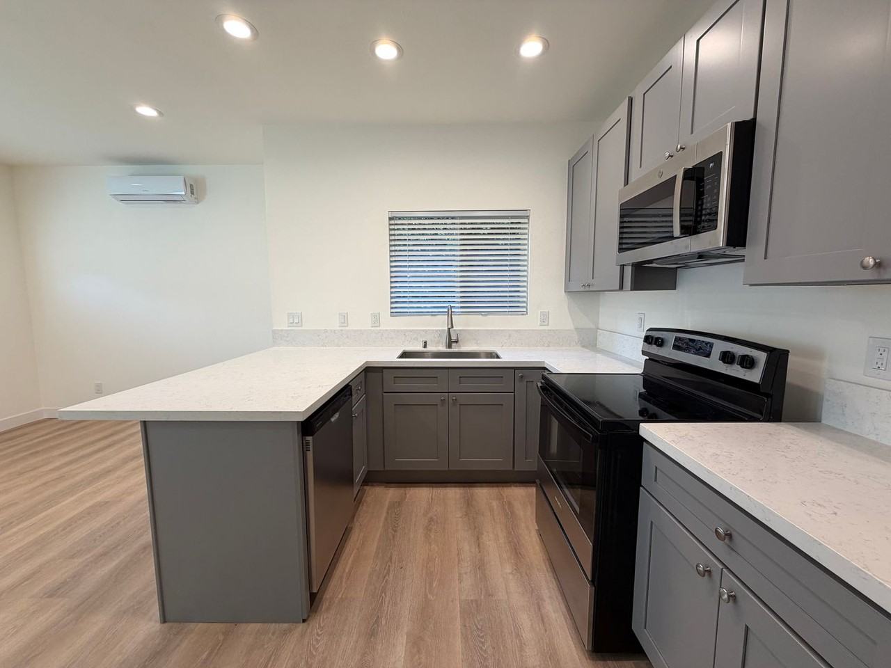 350 Pasadena Avenue - Photo 4 of 46