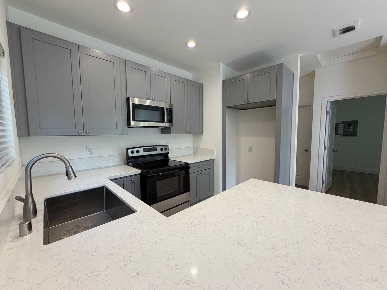 350 Pasadena Avenue - Photo 7 of 46