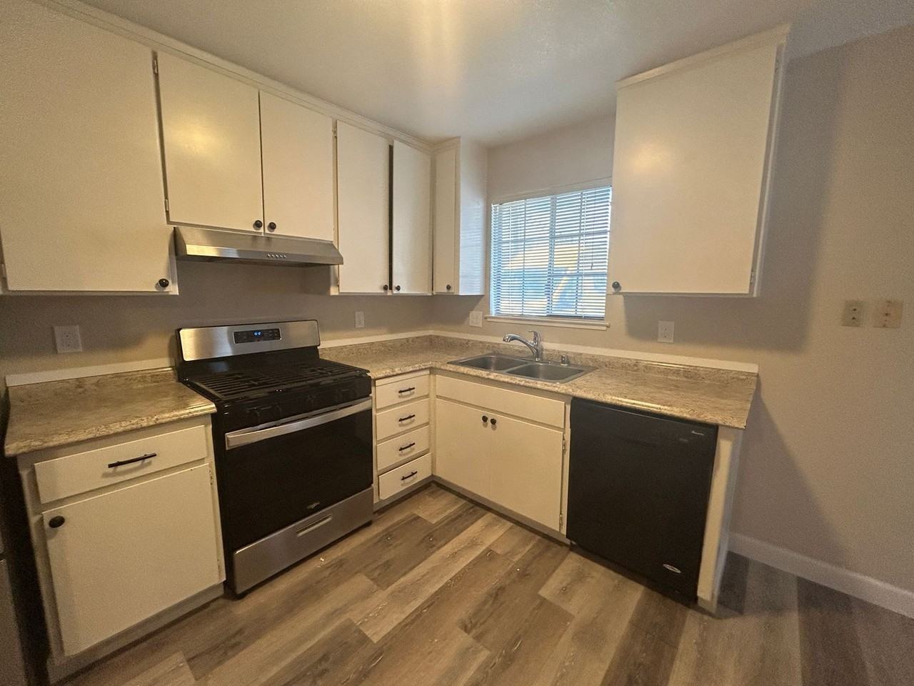 9163 Elk Grove Blvd - Photo 6 of 16