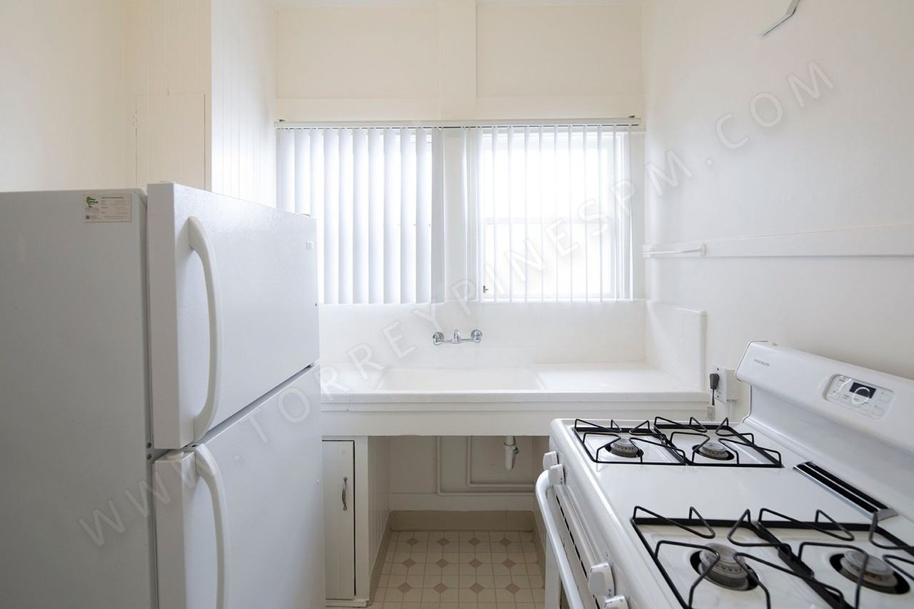 3970 Goldfinch St - Photo 2 of 7