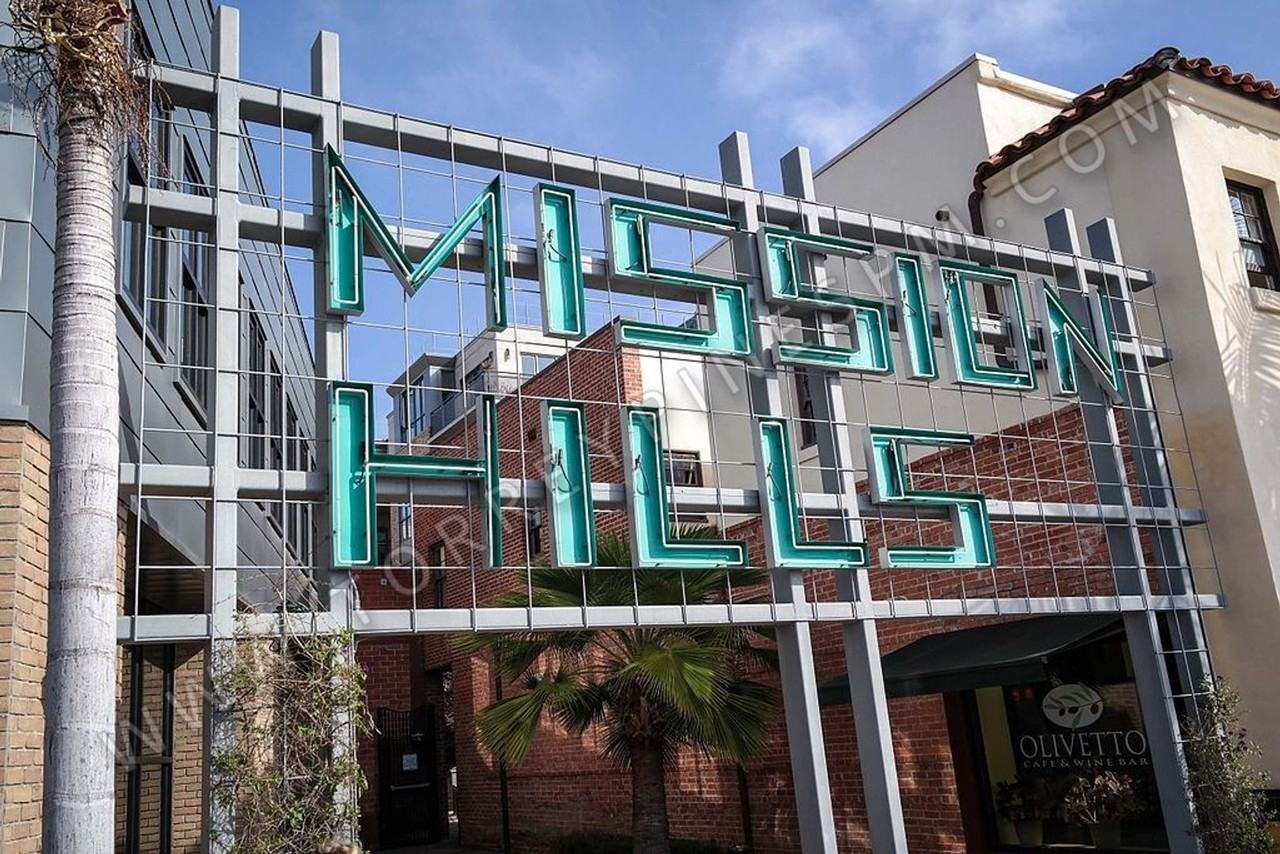 3970 Goldfinch St - Photo 3 of 7