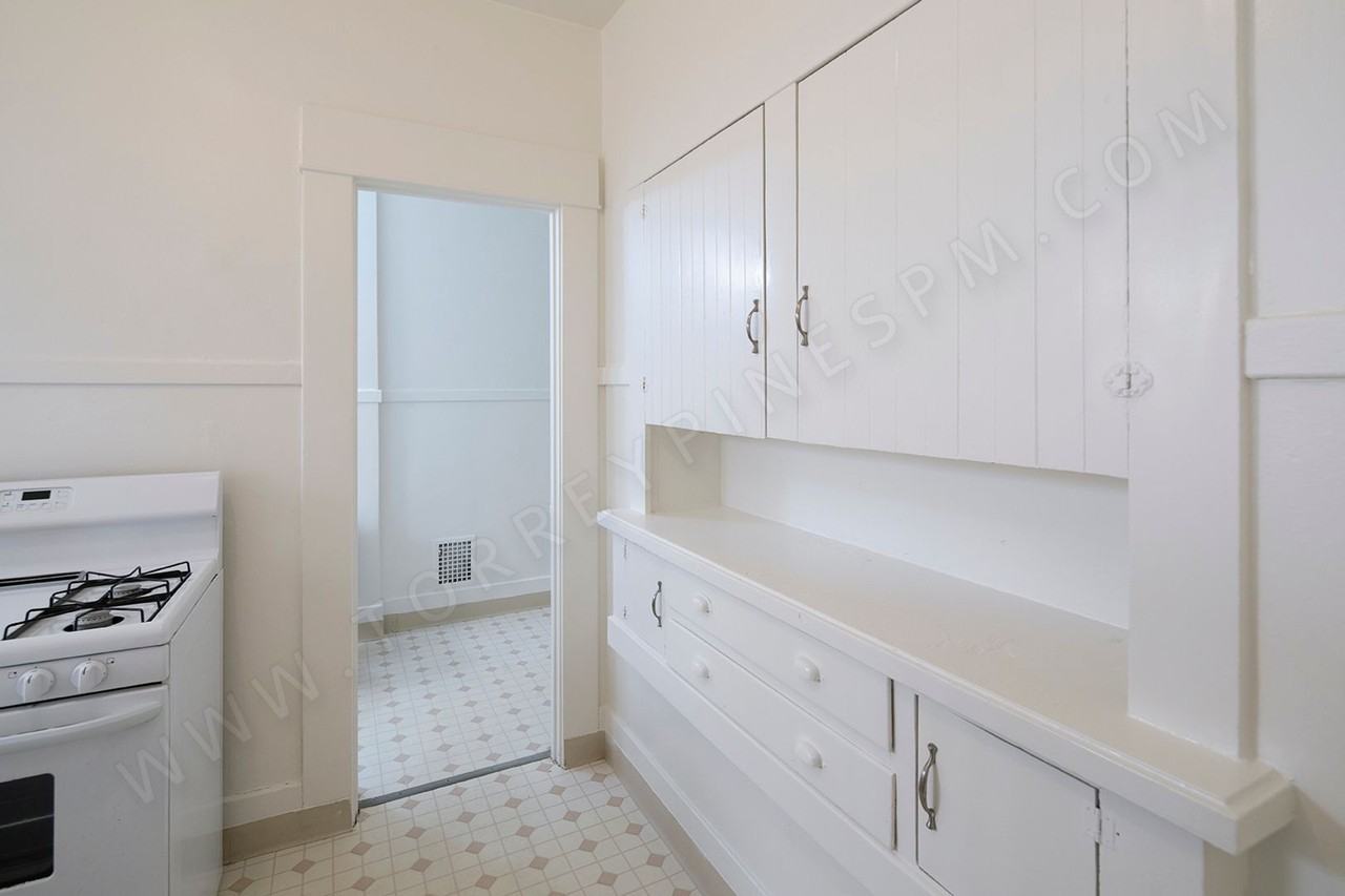 3970 Goldfinch St - Photo 4 of 7