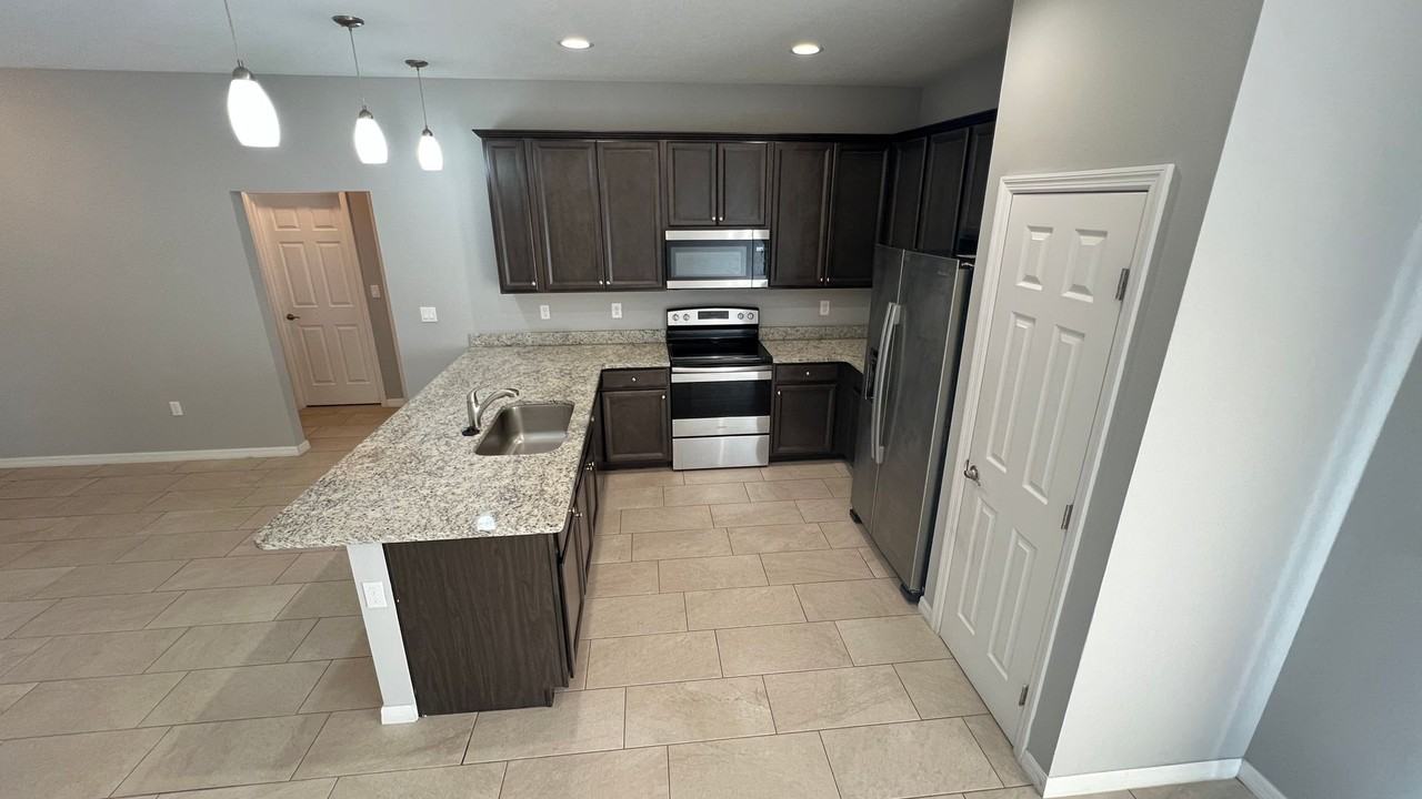 1342 Defender St Nw - Photo 5 of 38