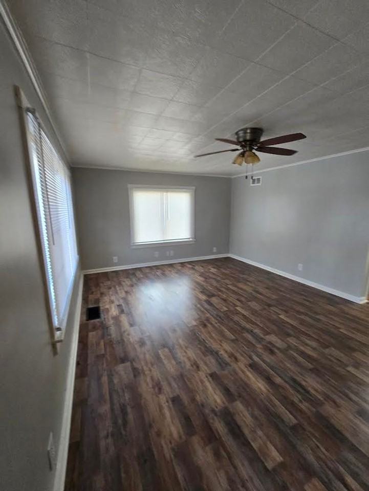 1813 N Routiers Ave - Photo 3 of 17