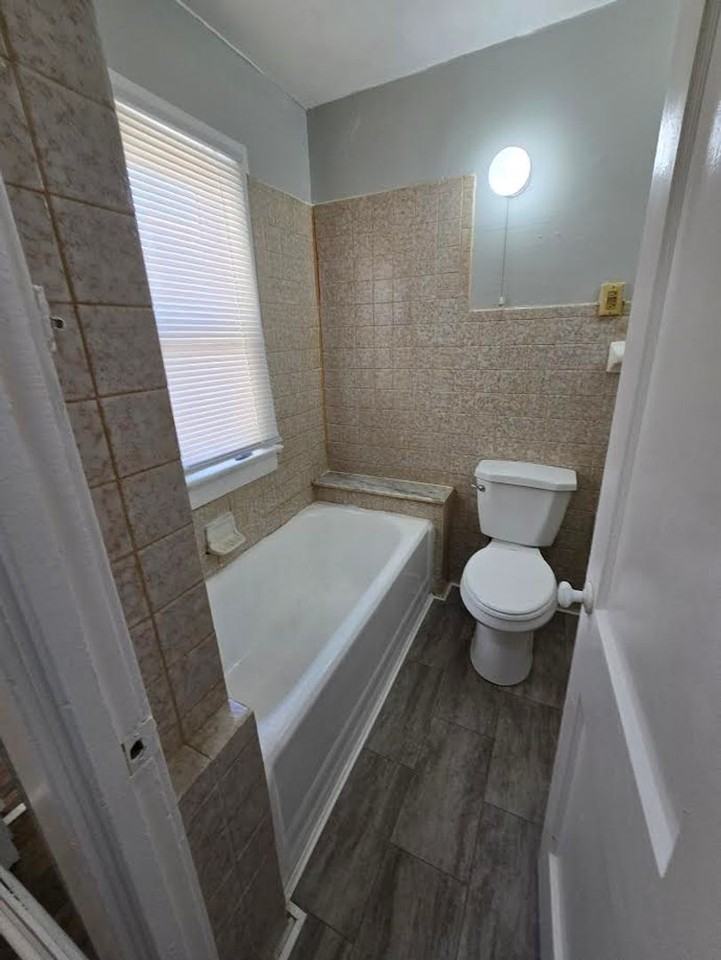 1813 N Routiers Ave - Photo 4 of 17