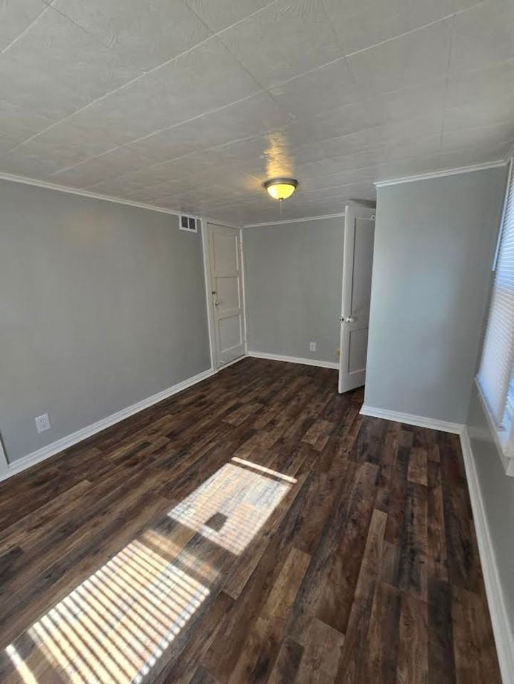 1813 N Routiers Ave - Photo 6 of 17