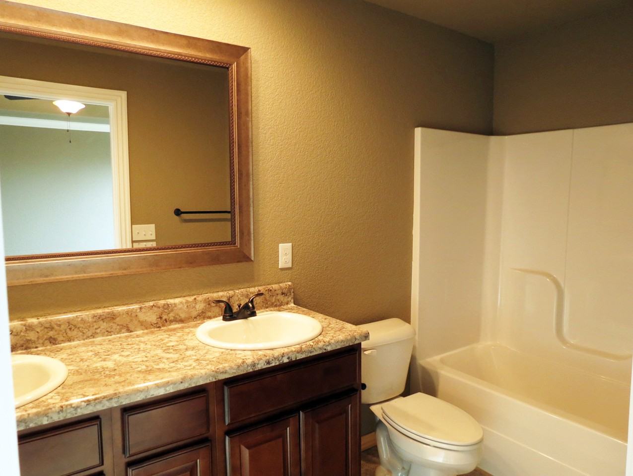 1601 Omaha Dr - Photo 6 of 11