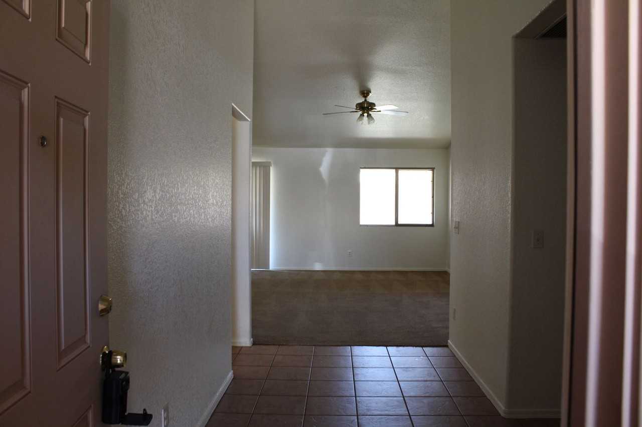 10658 E Haymarket St - Photo 2 of 13