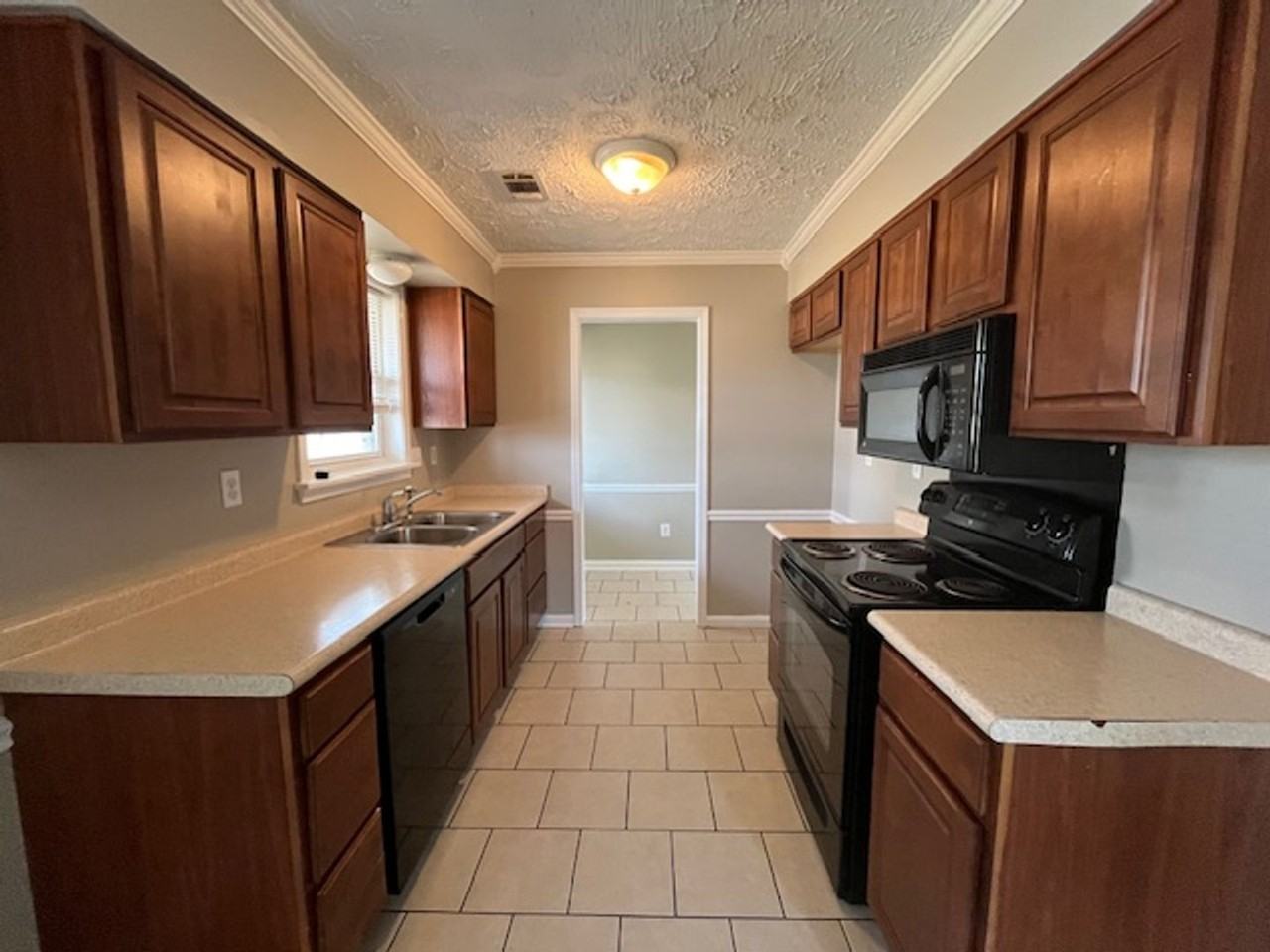 10551 Chateau Rd - Photo 2 of 11