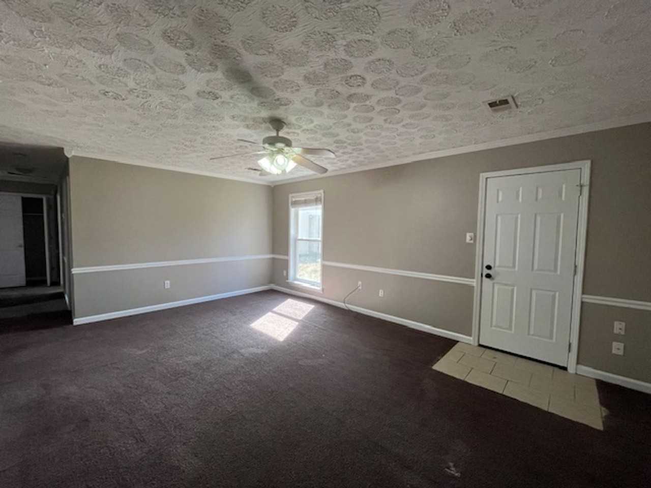 10551 Chateau Rd - Photo 3 of 11