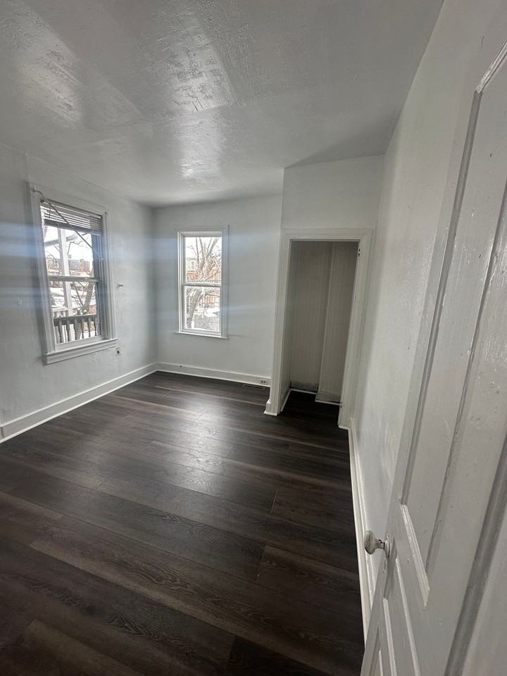 927 W Poplar St - Photo 6 of 16