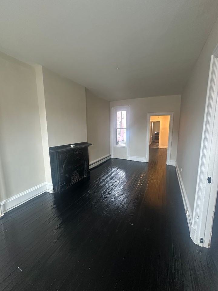 409 Walnut St - Photo 3 of 19