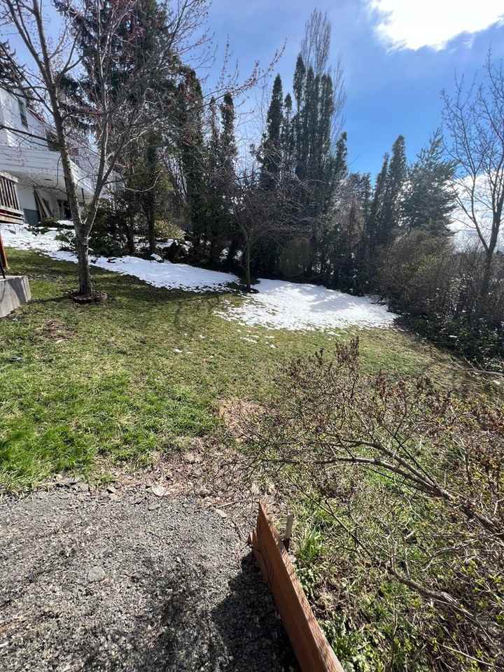 1065 Ne Indiana St - Photo 3 of 3