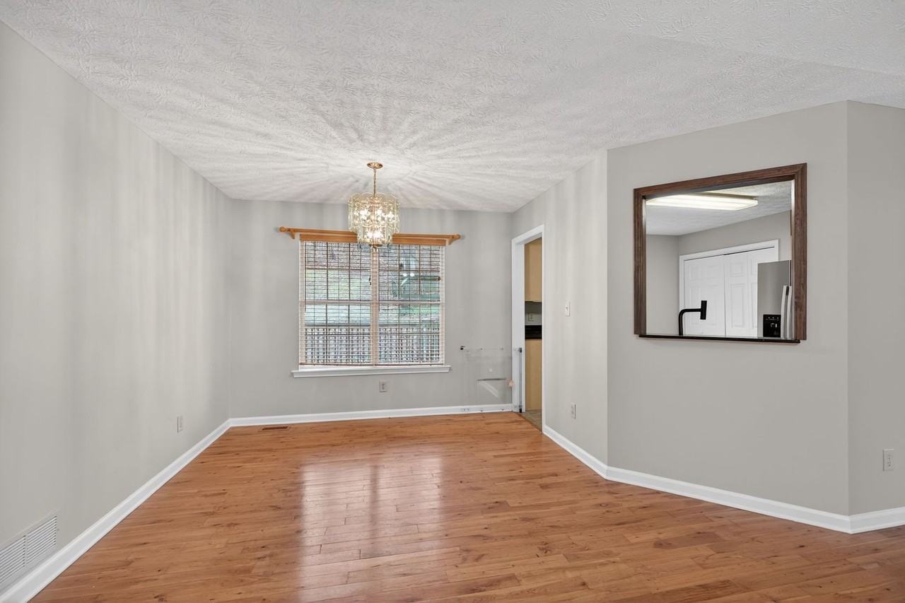 331 Thornbrooke Dr - Photo 3 of 22