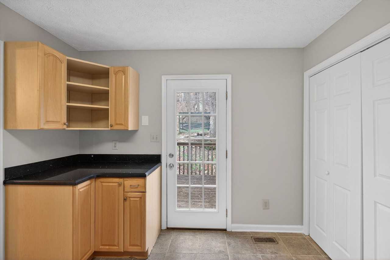 331 Thornbrooke Dr - Photo 5 of 22