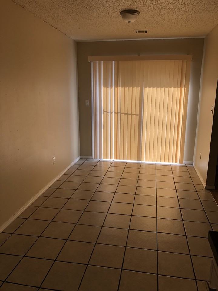 1006 Sw 97th St - Photo 2 of 9