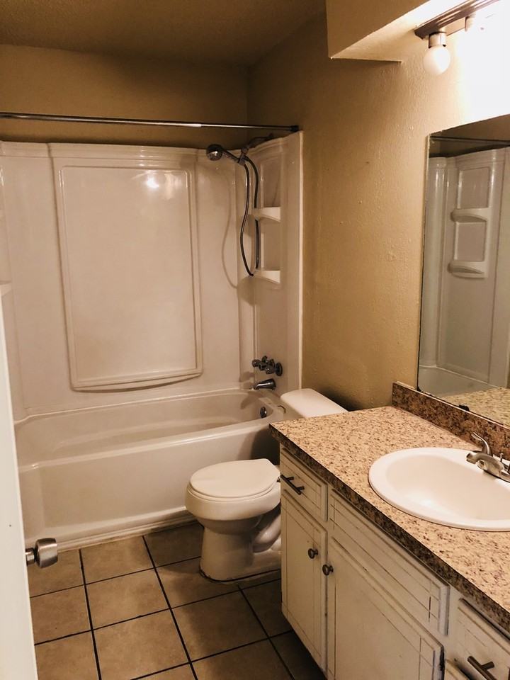 1006 Sw 97th St - Photo 5 of 9