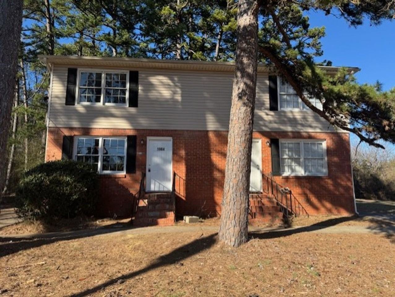 1904 Lyle Dr - Photo 2 of 14