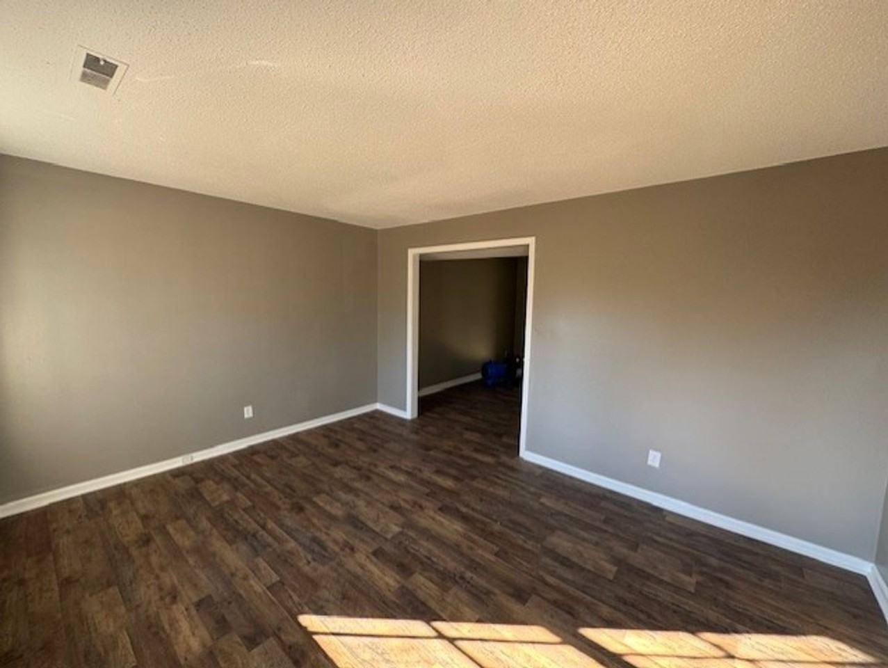 1904 Lyle Dr - Photo 3 of 14