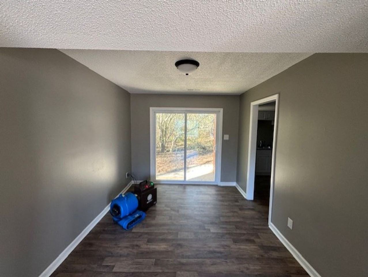 1904 Lyle Dr - Photo 4 of 14