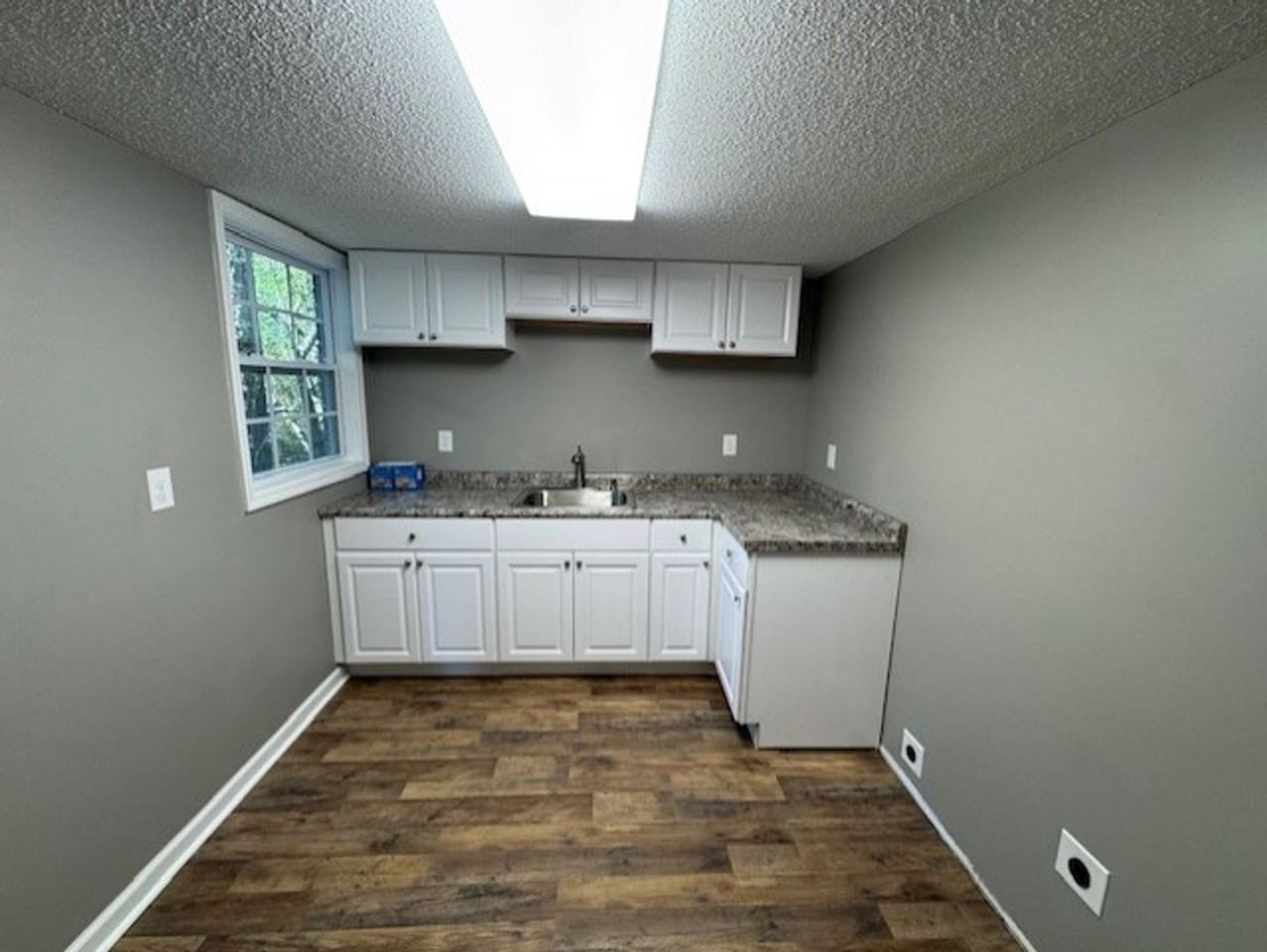 1904 Lyle Dr - Photo 5 of 14