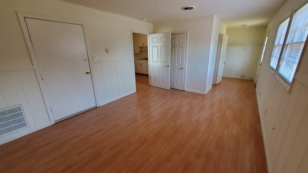 4510 S Bonham St - Photo 2 of 9