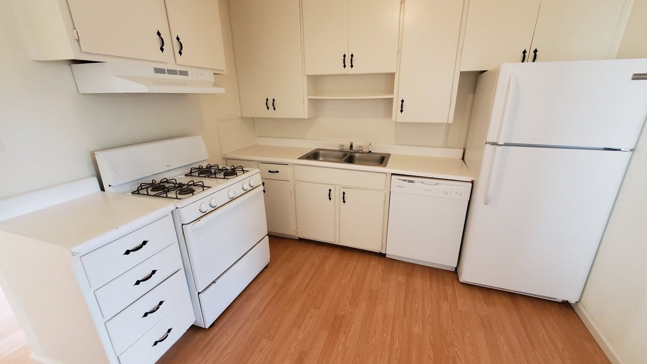 4510 S Bonham St - Photo 3 of 9