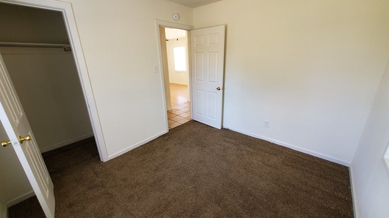 4510 S Bonham St - Photo 5 of 9