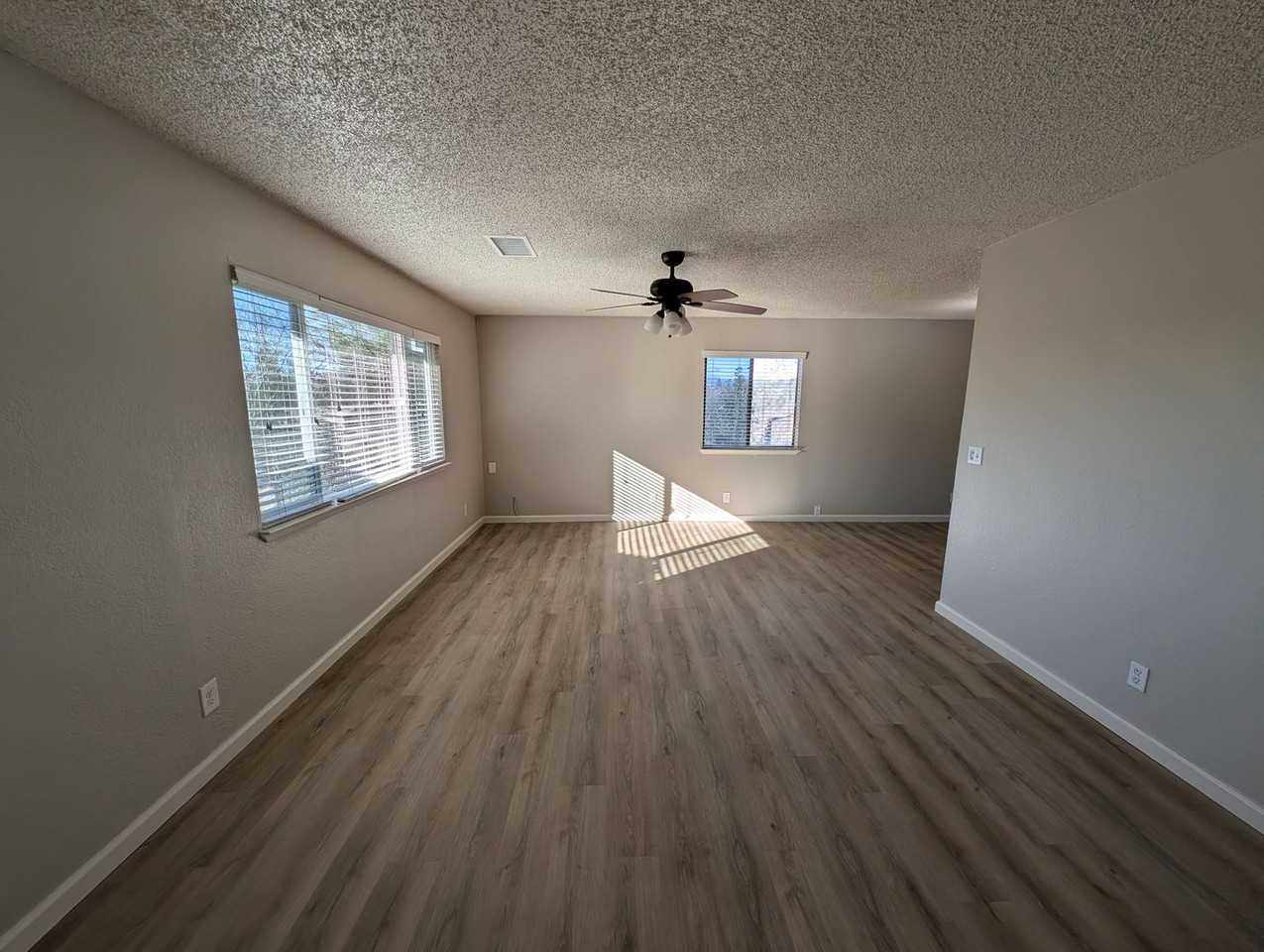 5424 Valleyridge Dr - Photo 3 of 22