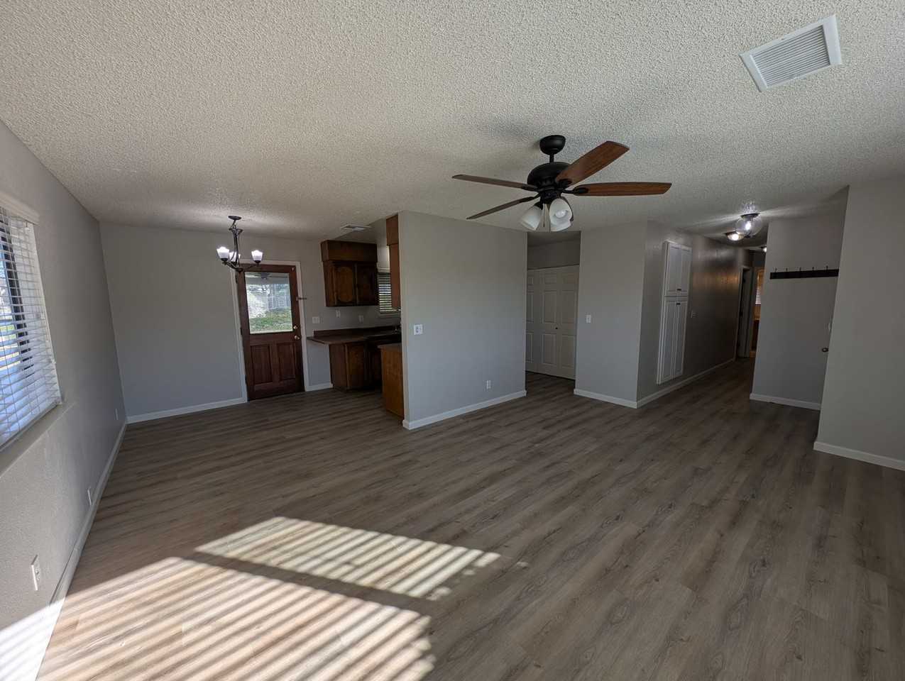 5424 Valleyridge Dr - Photo 4 of 22