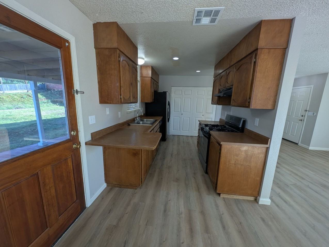 5424 Valleyridge Dr - Photo 6 of 22