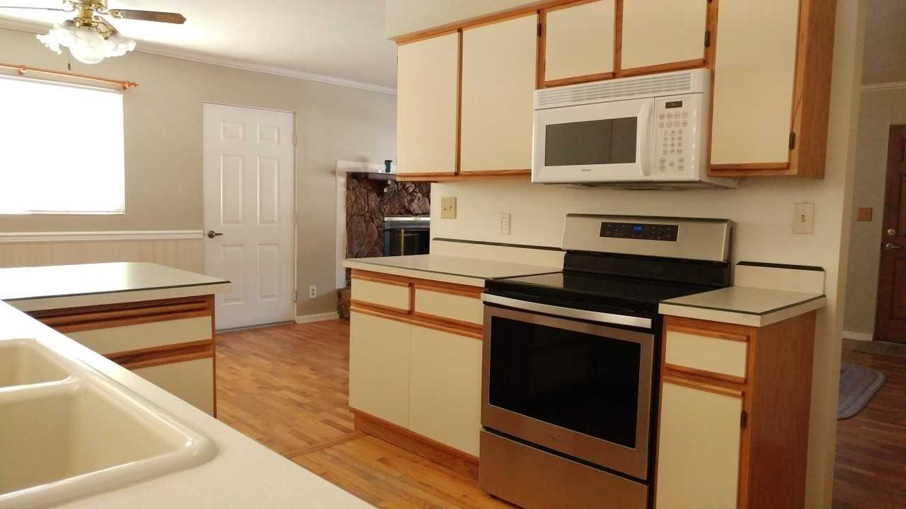 4202 Larkspur Dr - Photo 7 of 24