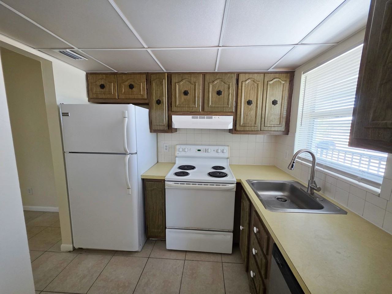 1655 Highland Ave - Photo 5 of 10