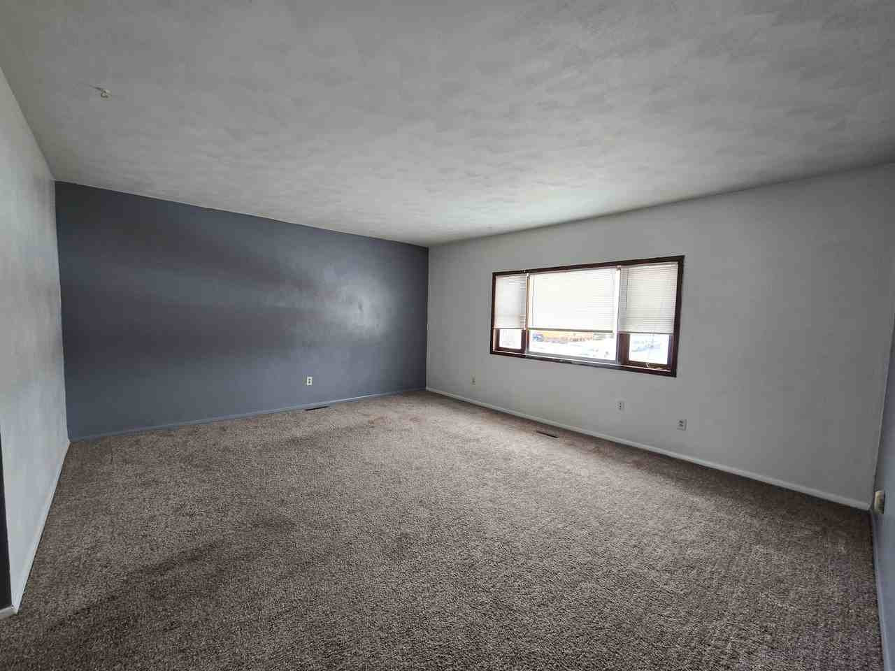 302 1/2 1st St Se #1 - Photo 3 of 23