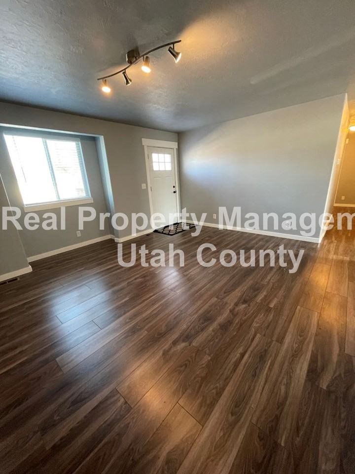 310 E 300 S - Photo 7 of 22