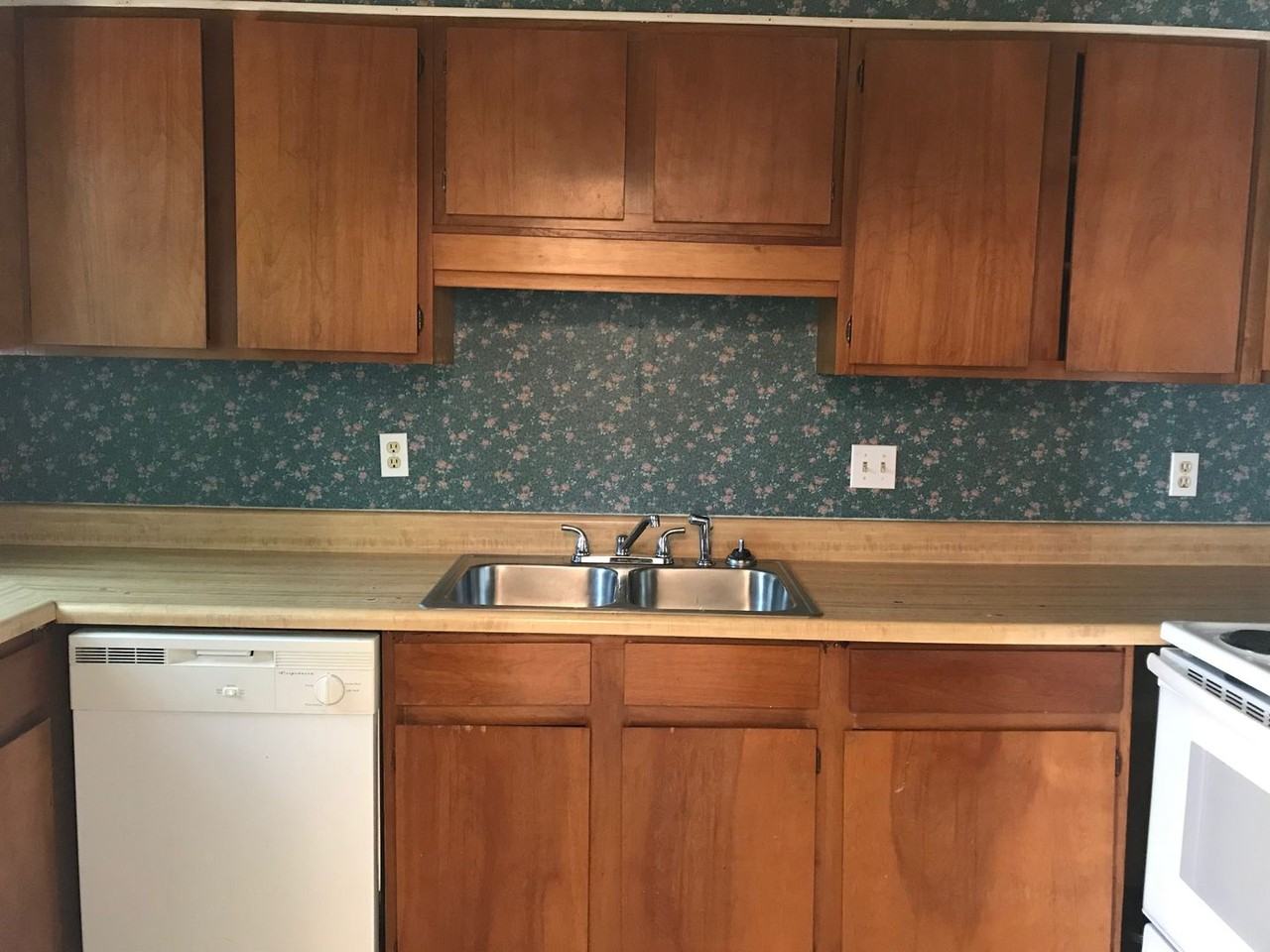 1945 Padgett Dr - Photo 5 of 10