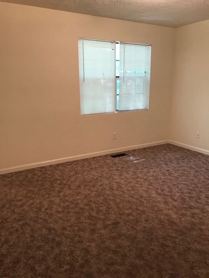 1945 Padgett Dr - Photo 7 of 10